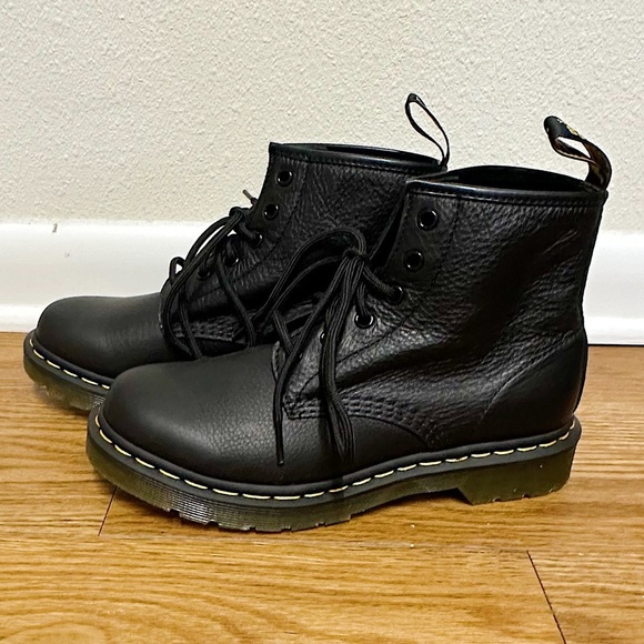 Dr. Martens Shoes - Dr Martens air wait leather ankle boots